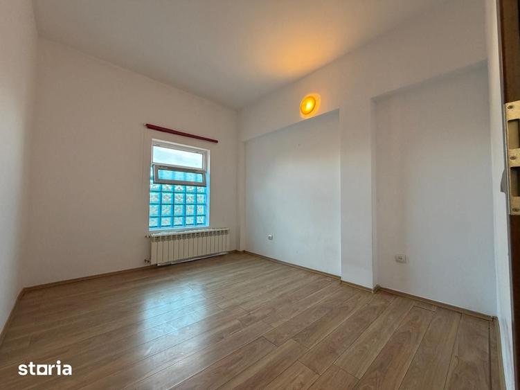 Apartament cu 3 camere decomandat în Ronaț