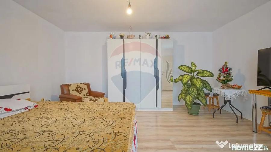Casă cu 2 camere cu Teren 380 Mp în Podu Oltului