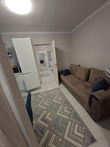 Apartament cu 3 camere semidecomandat în Micro 19