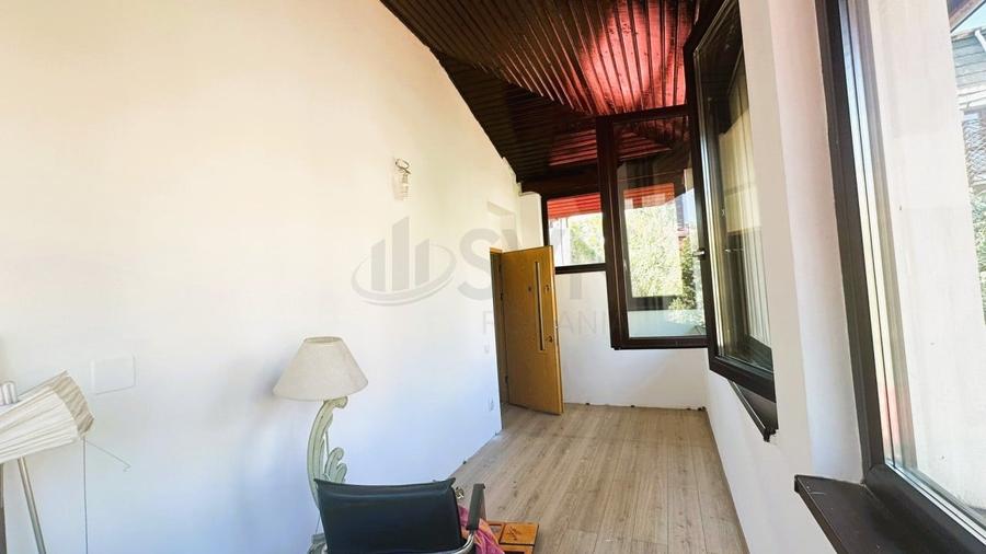 Apartament cu 5 camere decomandat în Primăverii