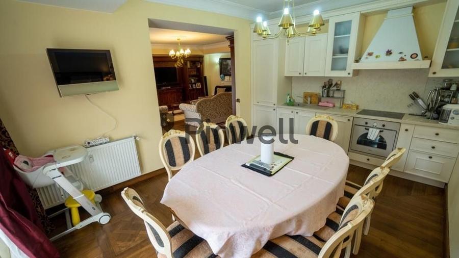 Apartament cu 4 camere decomandat, mobilat în Predeal