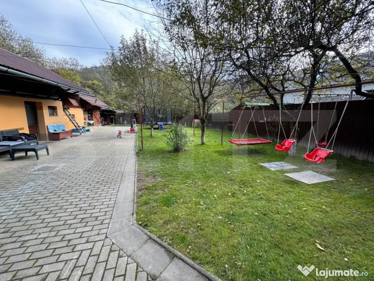 Casă cu 7 camere cu Teren 921 Mp în Central
