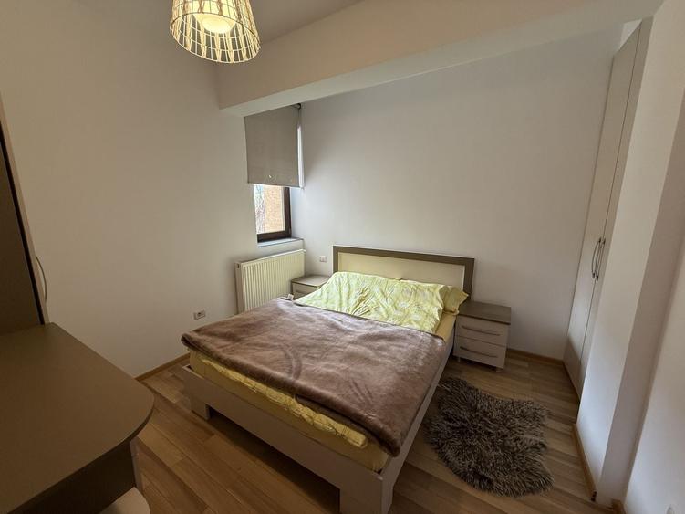 Apartament cu 2 camere semidecomandat, mobilat în Central