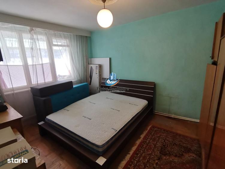 Apartament cu 3 camere decomandat în Sărata