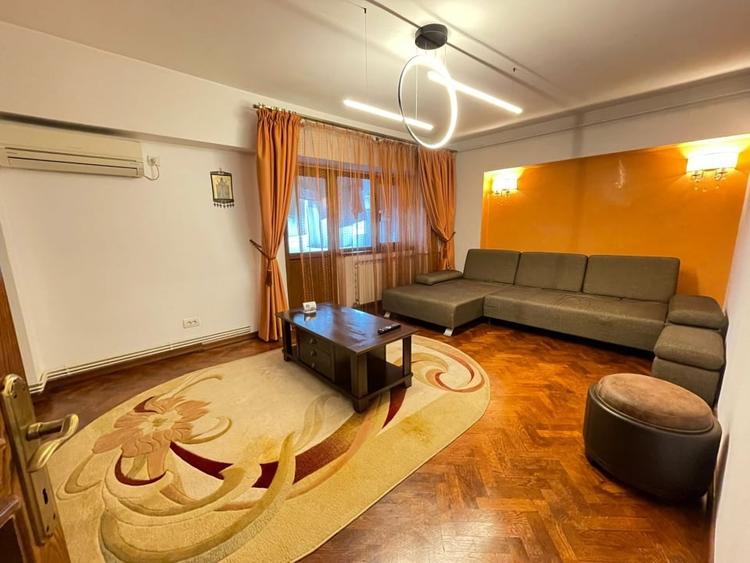 Apartament cu 3 camere decomandat, mobilat în Podu Roș