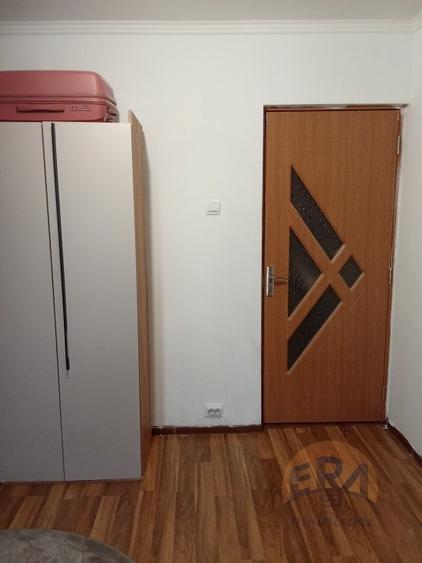 Apartament cu 2 camere decomandat în Valenta