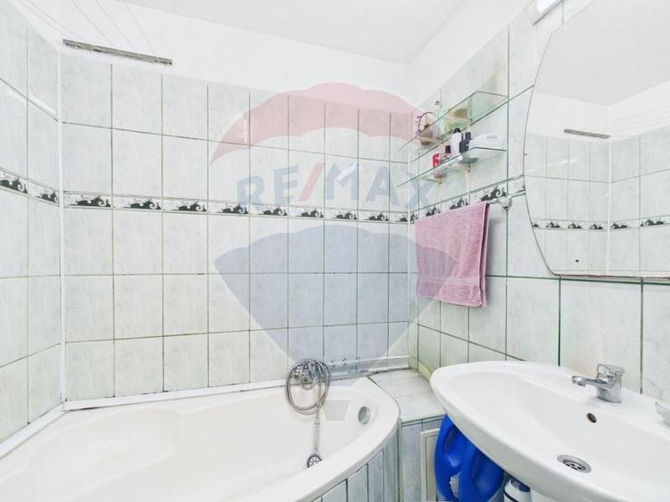 Apartament cu 3 camere decomandat, mobilat în 1 Decembrie