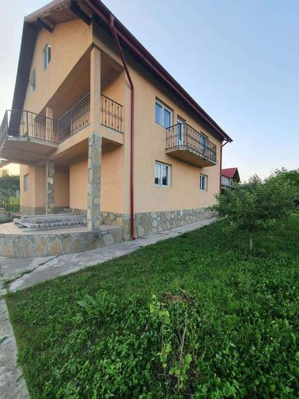Casă cu 4 camere în Pârcovaci