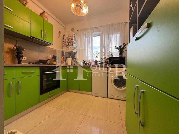 Apartament cu 3 camere decomandat, mobilat în Buziașului