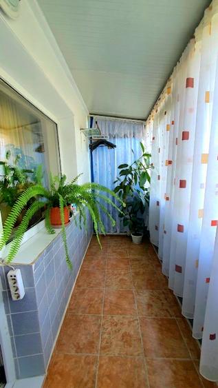 Apartament cu 2 camere semidecomandat, mobilat în