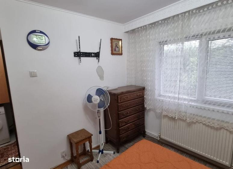 Apartament cu 3 camere decomandat în Nicolina