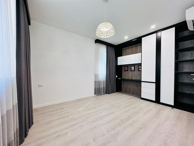 Duplex cu 5 camere cu Canalizare în Central