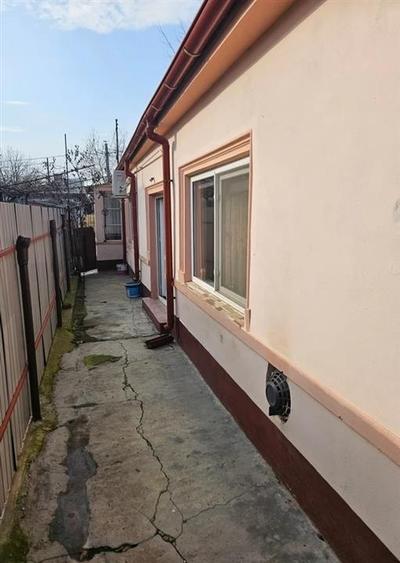 Casă cu 2 camere cu Teren 157 Mp în Central