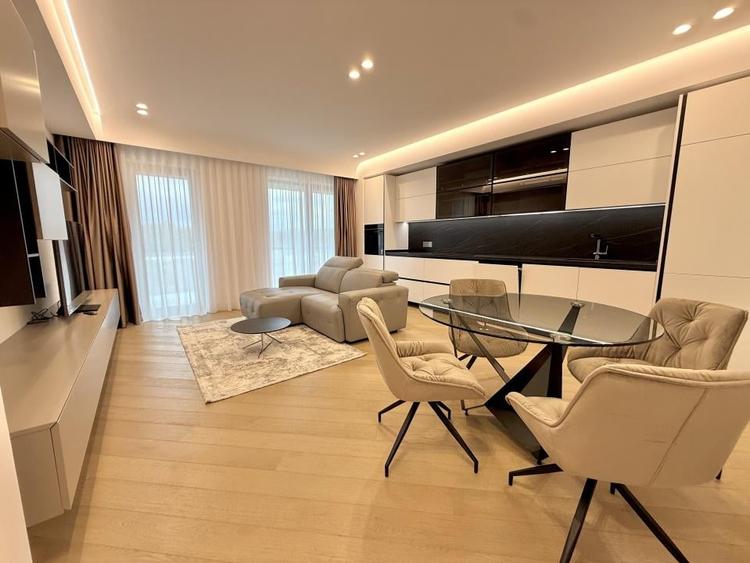 Apartament cu 3 camere, mobilat în Iancu Nicolae