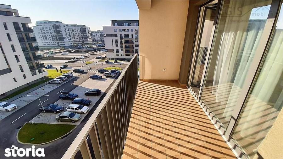 Apartament cu 3 camere decomandat în Tractorul