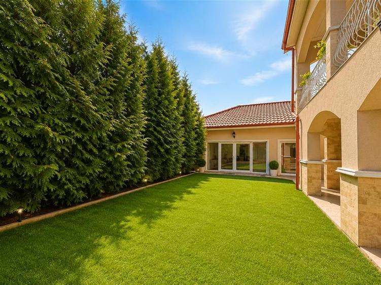 Casă individuală cu 7 camere cu Piscina în Exterior Est