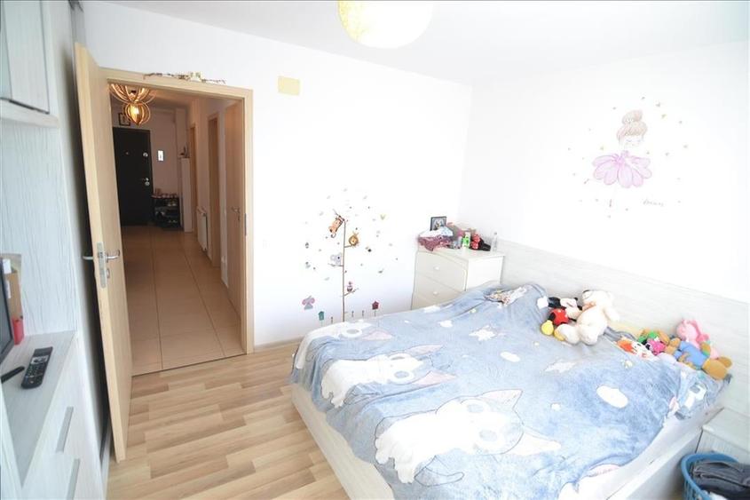 Apartament cu 3 camere decomandat în Tractorul