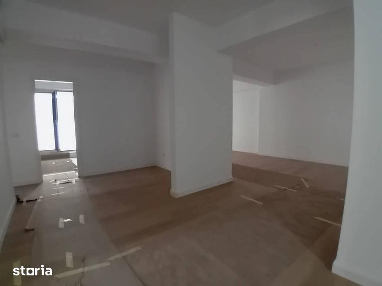 Apartament cu 4 camere decomandat în Herăstrău