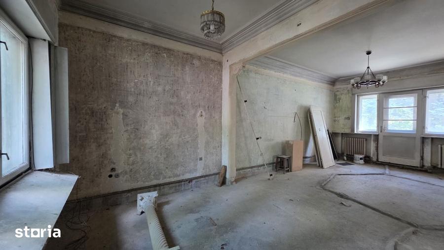 Casă cu 6 camere cu Teren 469 Mp în Domenii
