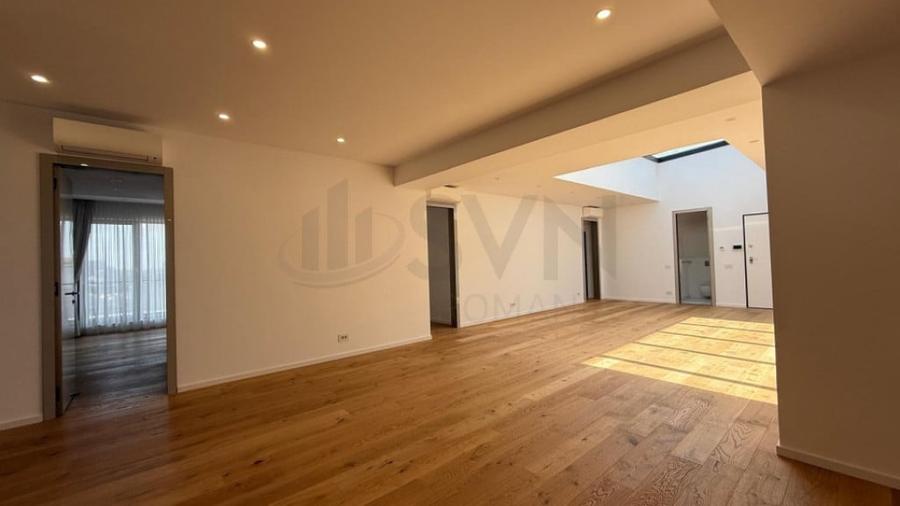Apartament cu 4 camere semidecomandat în Dacia