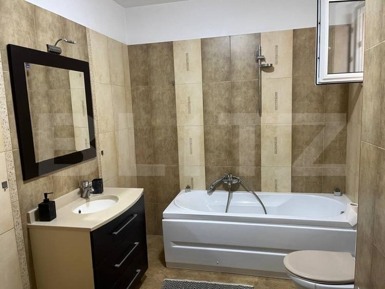 Apartament cu 3 camere semidecomandat, mobilat în Lipovei