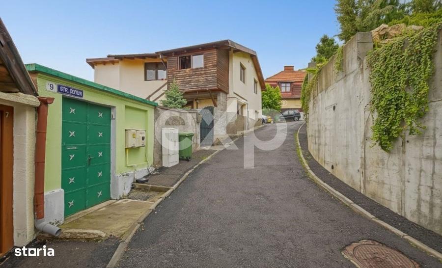Casă cu 4 camere în Schei