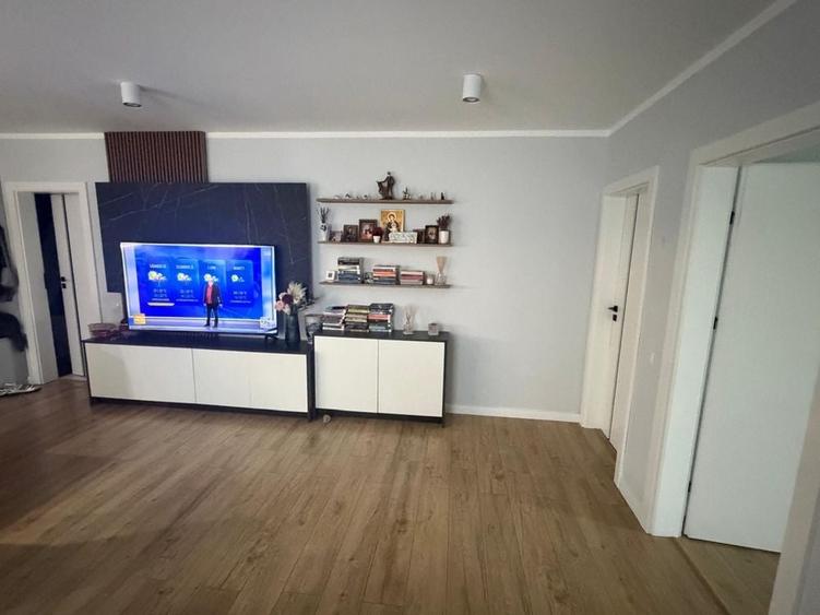 Apartament cu 3 camere decomandat în Iris