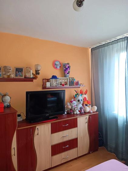 Apartament cu 3 camere decomandat în Calea Romanului