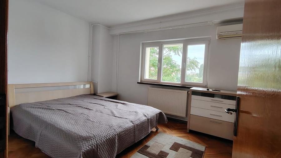 Apartament cu 3 camere decomandat în Basarab