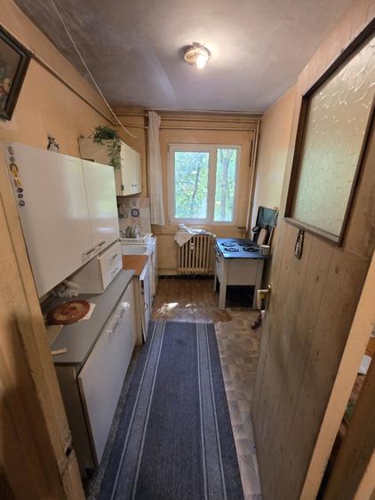 Apartament cu 4 camere decomandat în Berceni