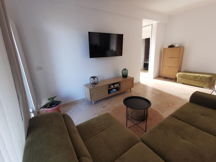 Apartament cu 2 camere decomandat, mobilat în Central