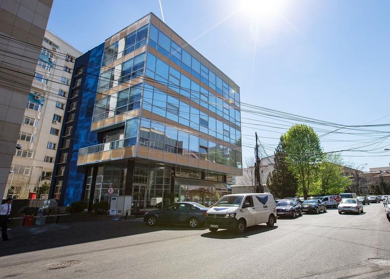 Spațiu comercial, de 1,840 mp, în P-ța Victoriei