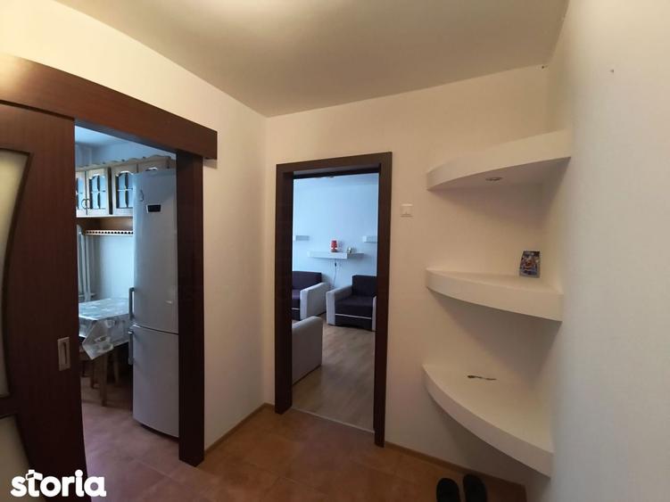Apartament cu 2 camere semidecomandat, mobilat în Central