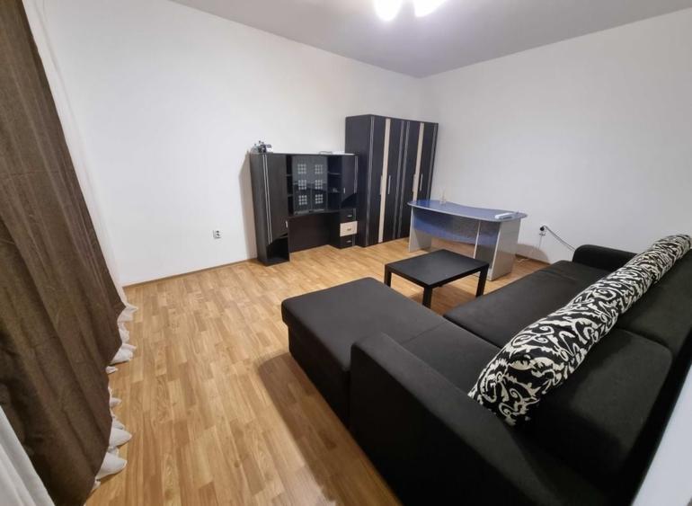 Casă cu 4 camere cu Teren 100 Mp în Central