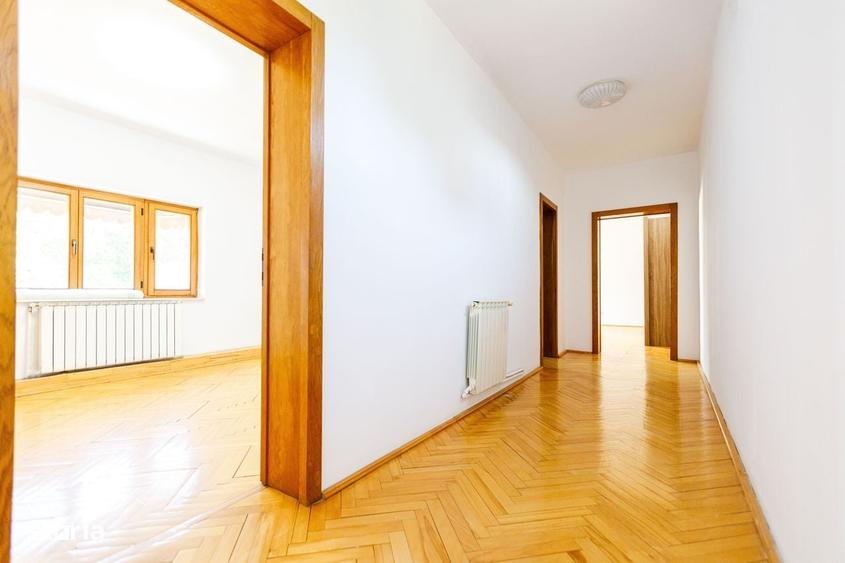 Casă cu 4 camere cu Teren 575 Mp în Lipovei