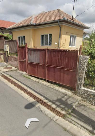 Casă cu 3 camere cu Canalizare în Dâmbul Rotund