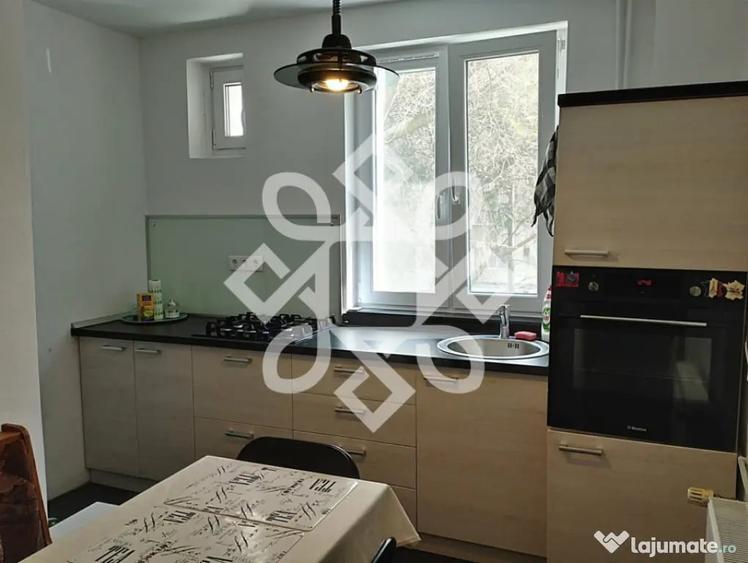 Apartament cu 3 camere semidecomandat în Rogerius
