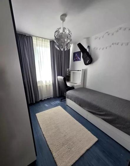 Apartament cu 3 camere decomandat în Titan
