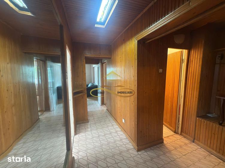 Apartament cu 3 camere decomandat în Dofteana