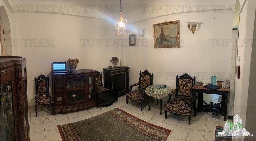 Apartament cu 4 camere semidecomandat în Universitate