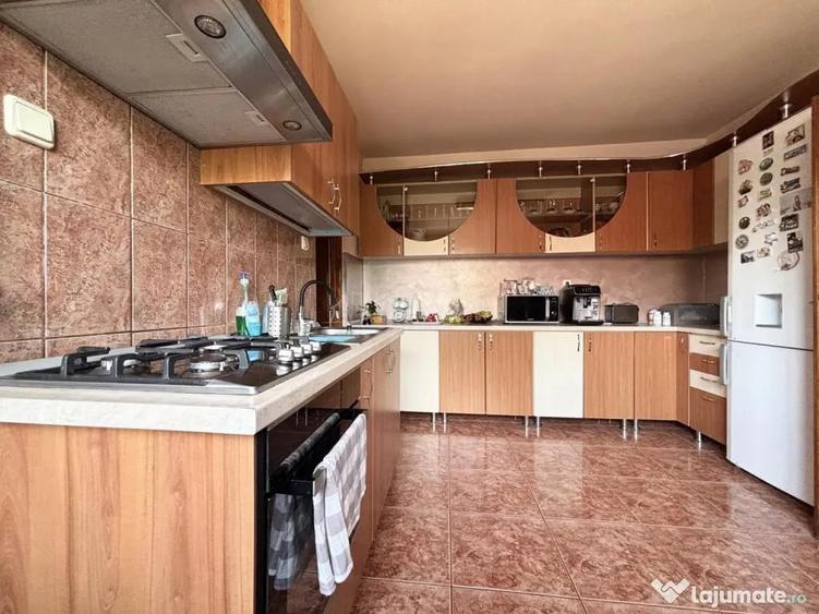 Casă cu 4 camere cu Teren 468 Mp în Central