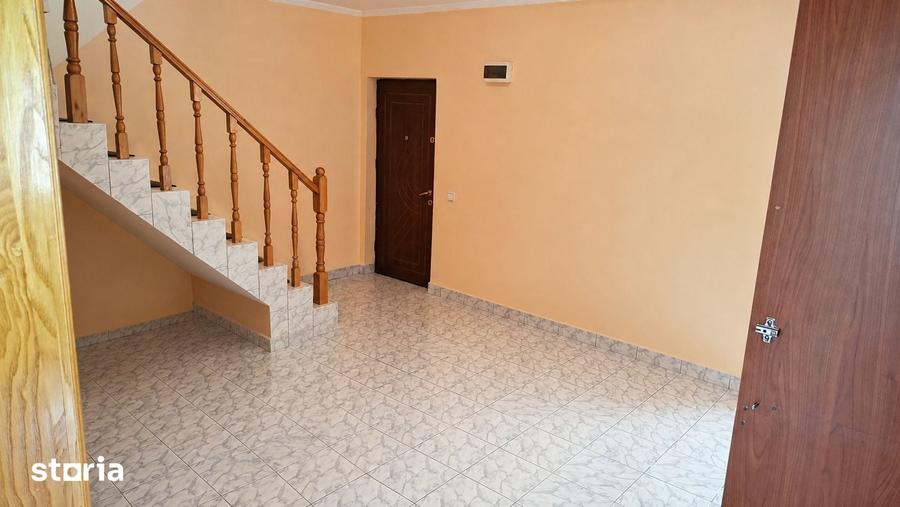 Casă cu 5 camere cu Teren 219 Mp în Moșoaia