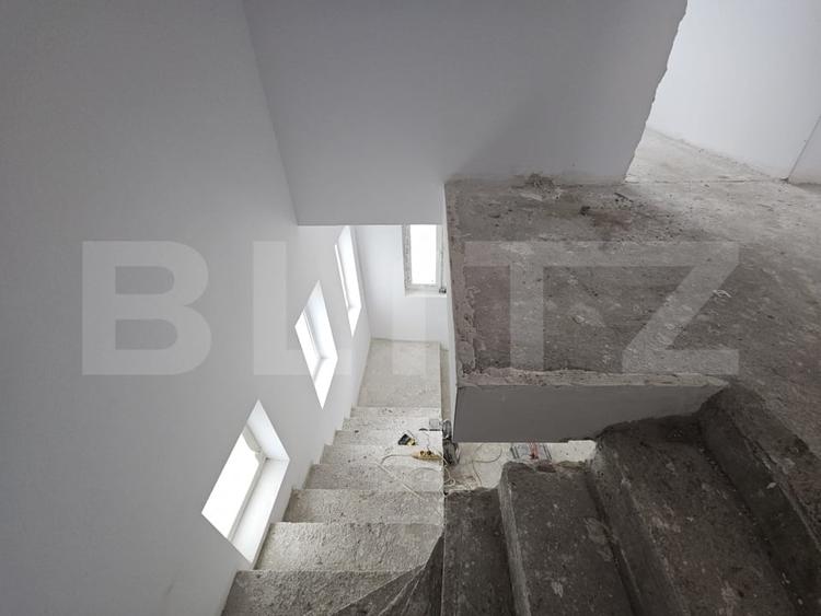 Casă individuală cu 4 camere cu Canalizare în Bucium