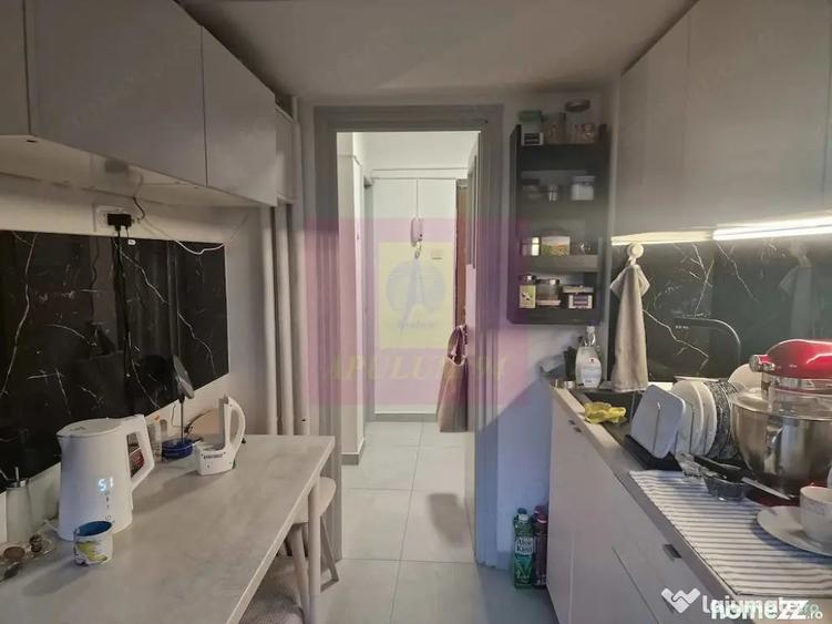 Apartament cu 3 camere semidecomandat în 1 Mai