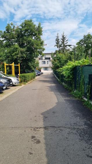 Apartament cu 3 camere decomandat în Florești