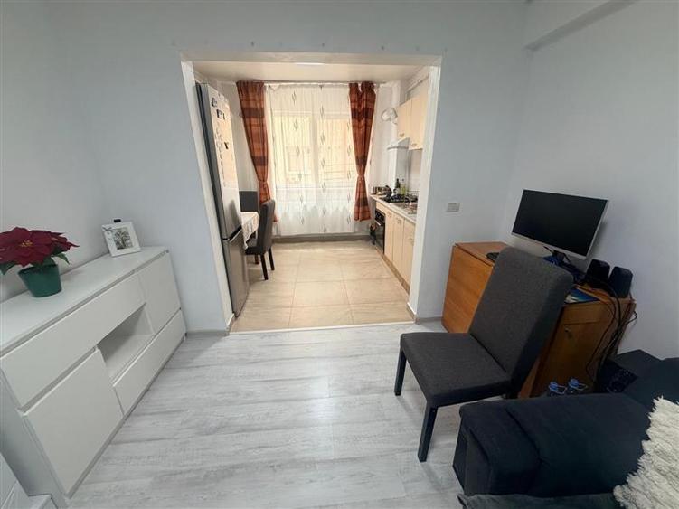 Apartament cu 2 camere decomandat, mobilat în Aeroport