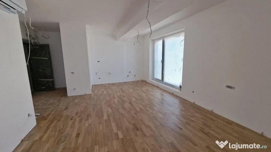 Apartament cu 3 camere semidecomandat în Unirii