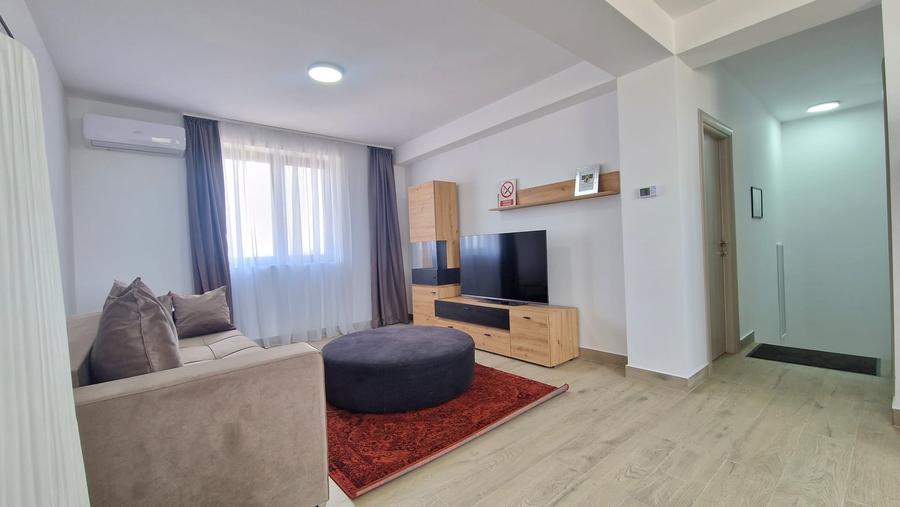 Apartament cu 2 camere semidecomandat în 1 Decembrie