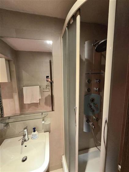 Apartament cu 3 camere semidecomandat, mobilat în Faleza Nord