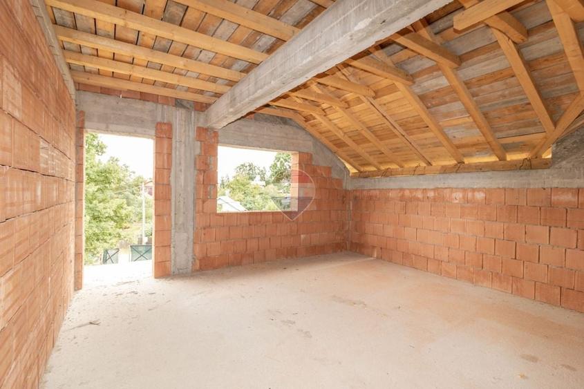 Casă individuală cu 5 camere cu Teren 1000 Mp în Balotești